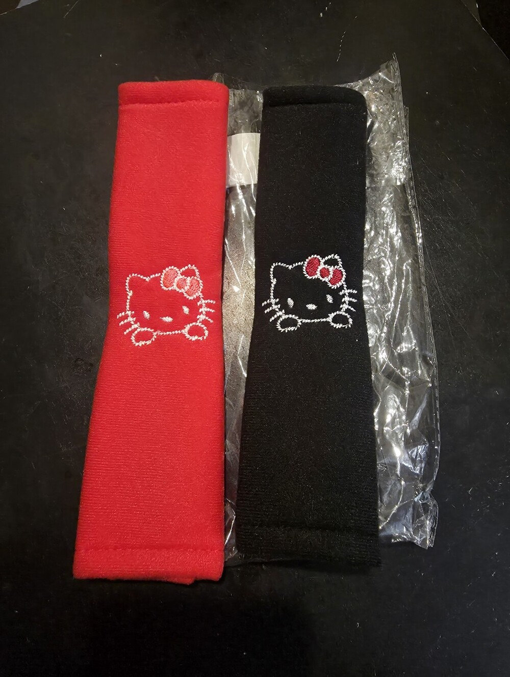 Hello Kitty Black and Red Seat Belt Shoulder Cover